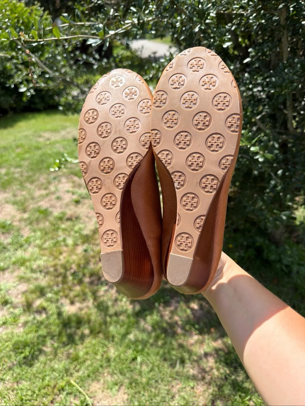 Tory Burch ‘Sally’ Brown Leather Peep Toe Wedges Women Size 13 M Gold Medallion